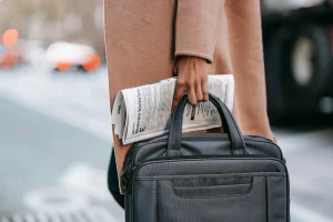 Comment alléger son sac quotidien sans sacrifier l’autonomie du smartphone