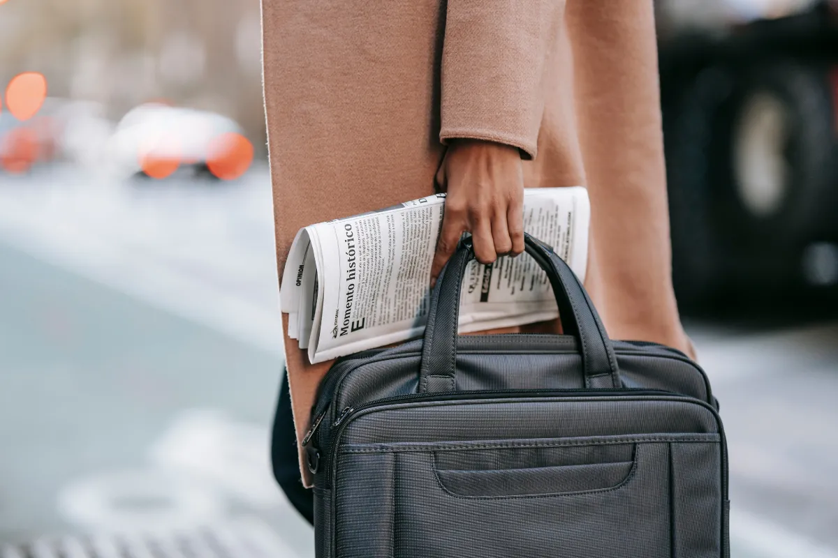 Comment alléger son sac quotidien sans sacrifier l’autonomie du smartphone
